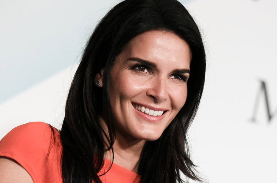 Angie Harmon Net Worth - 11