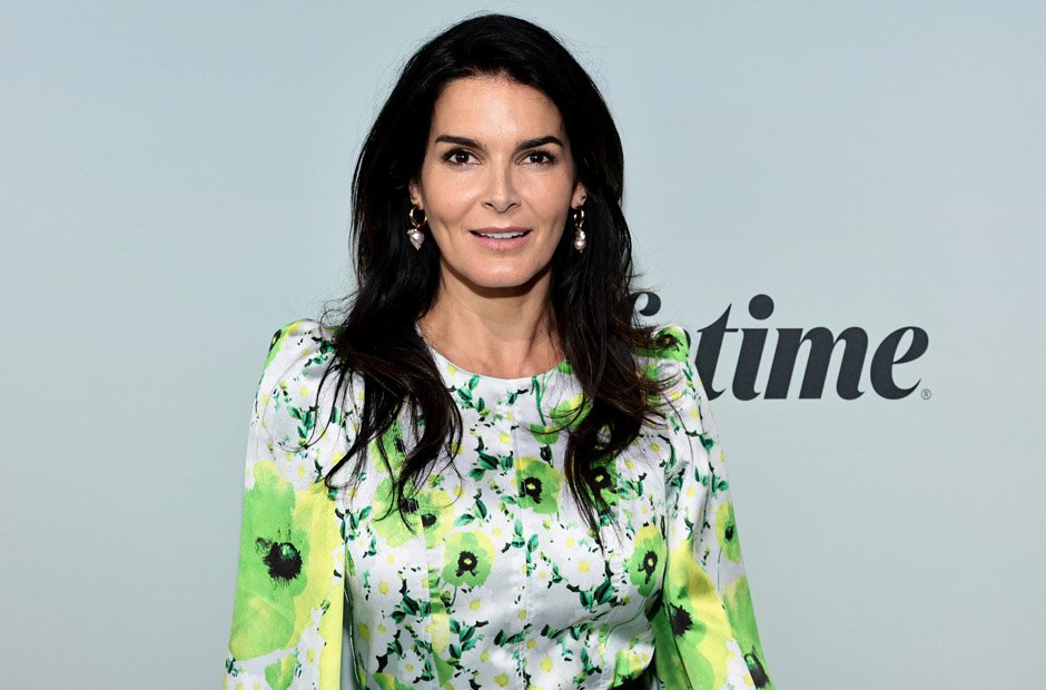 Angie Harmon Net Worth