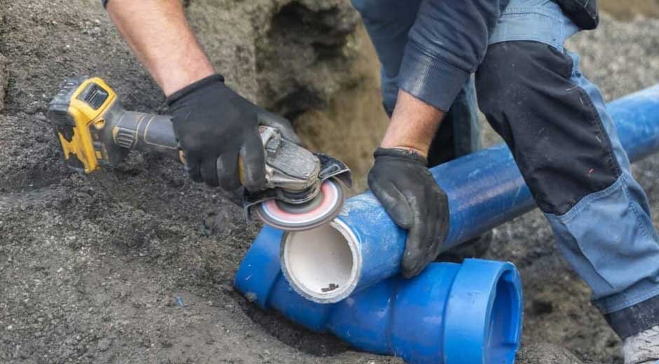 How a Houston Sewer Line Repair Contractor Can Save You from Costly Plumbing Issues