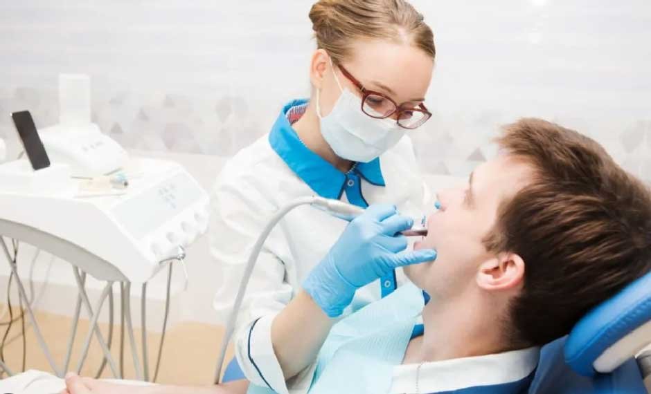 What to Expect at Your First Visit to a Periodontist in Kansas City