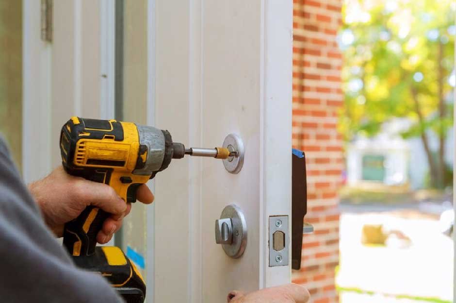 “Locksmith near me” button and what does it do