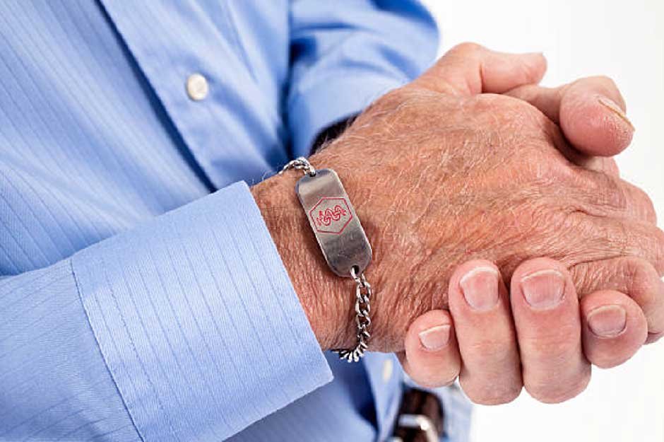 How a Medical Alert Bracelet Saves Lives in Emergencies