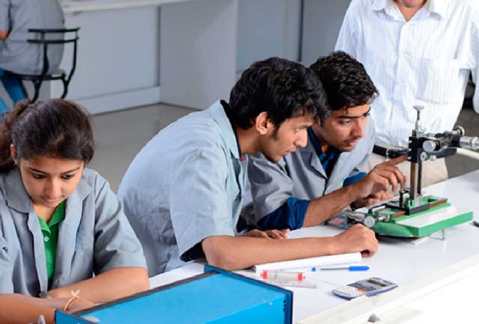 How to Choose the Best Engineering Institute in India: A Student’s Guide